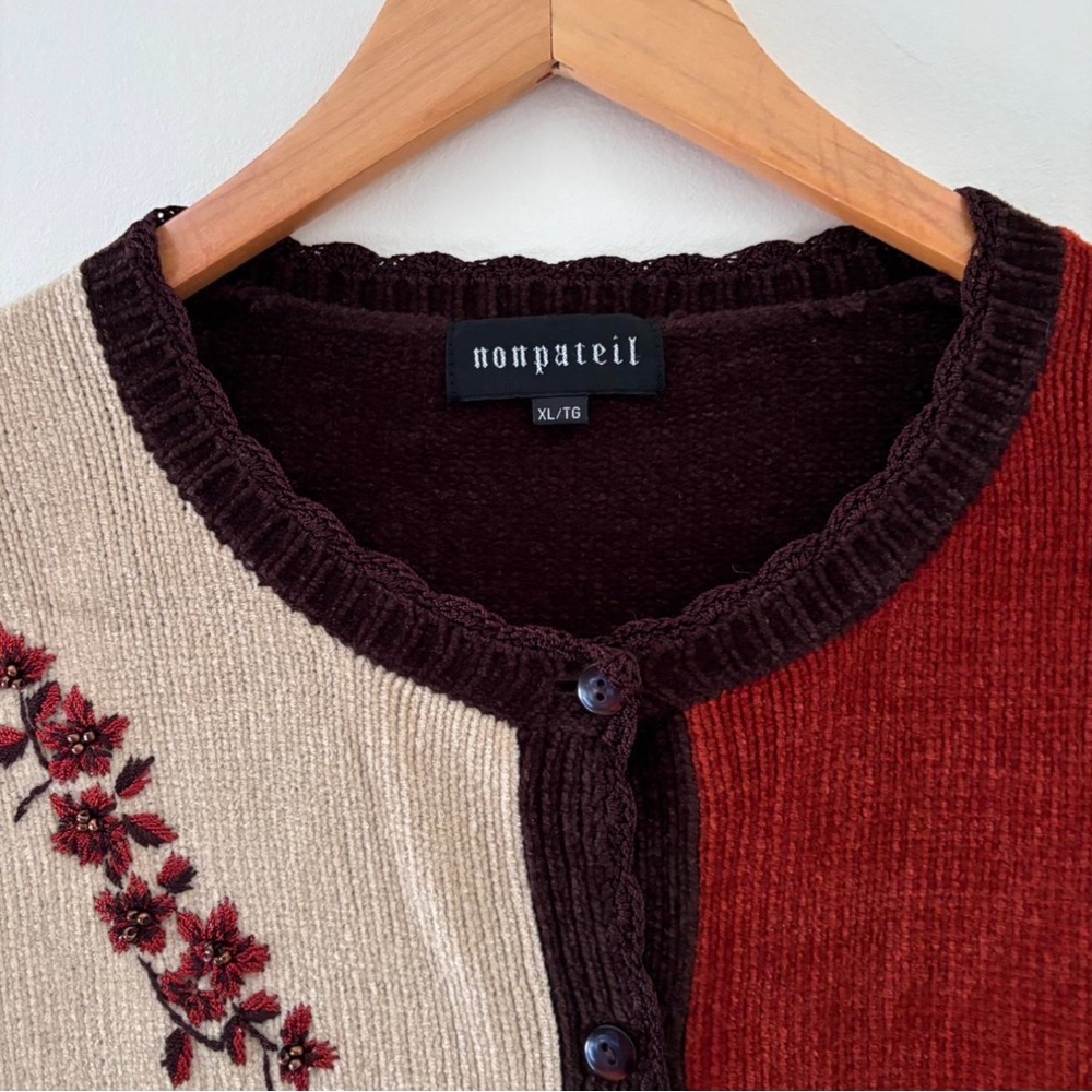 Colorblock Floral Embroidered Sweater - Picture 4 of 6